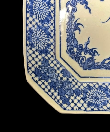明治 古伊万里 染付 八角絵皿 龍菊花文図 印判手 年代物 八角皿 角皿 盛り皿 飾皿 伊万里 和食器 骨董品 アンティーク