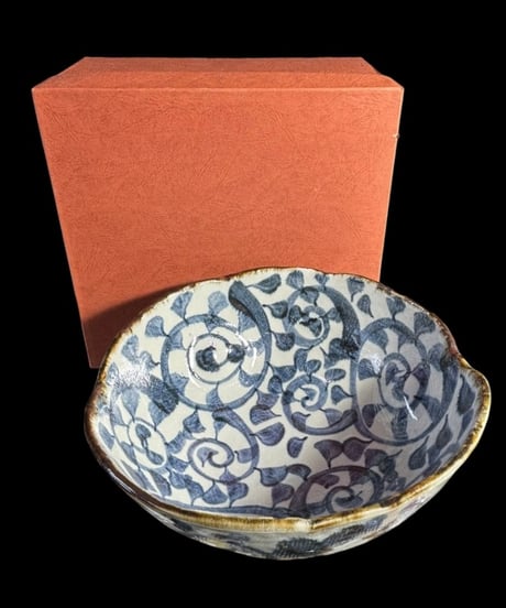 蔵出し 美濃焼 染付 大鉢 唐草模様 菓子器 三ッ脚 鉢 時代物 和食器 陶芸 骨董品 アンティーク
