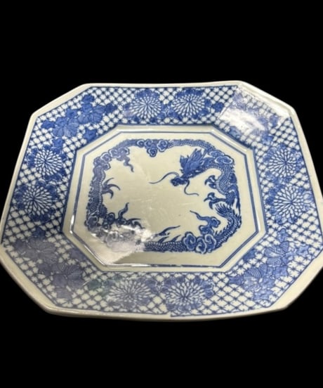 明治 古伊万里 染付 八角絵皿 龍菊花文図 印判手 年代物 八角皿 角皿 盛り皿 飾皿 伊万里 和食器 骨董品 アンティーク