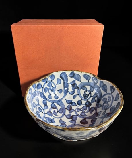 蔵出し 美濃焼 染付 大鉢 唐草模様 菓子器 三ッ脚 鉢 時代物 和食器 陶芸 骨董品 アンティーク
