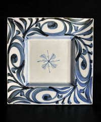 砥部焼 梅山窯 染付 唐草 四方皿 角皿 飾皿 作家物 和食器 古伊万里 陶器 時代物 骨董品 アンティーク