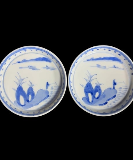 【2客セット】昭和前期 古伊万里 染付 小皿 釣り人 山水風景図 丸皿 時代物 和食器 陶芸 骨董品 アンティーク