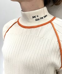 【R2603-ESN1099】 Embroidered collar ribbed sweater (1741184）