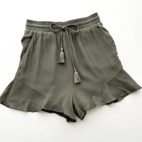 BEBE khaki waist mark short pants