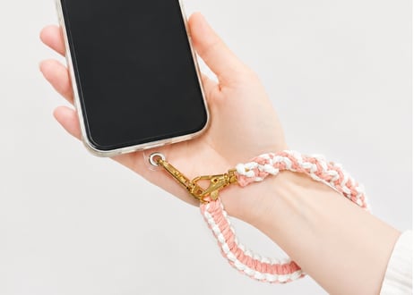 マクラメ編み　スマホ用ハンドストラップ