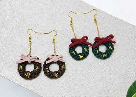 クリスマスリースのピアス