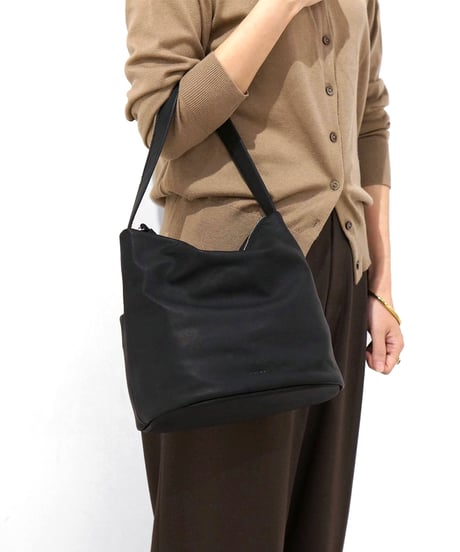 FOLNA RD ソフトレザー ワンハンドルバッグ / No.083373 / BLACK