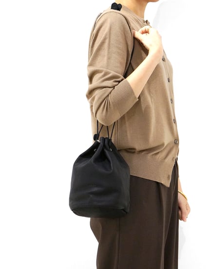 FOLNA RD ソフトレザー巾着ショルダーバッグ / No.224913 / 2色展開