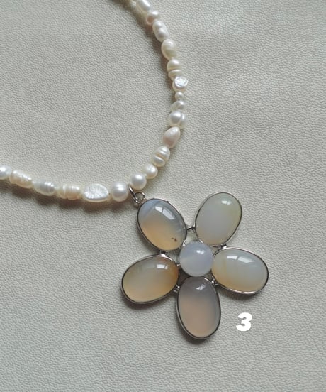 DESERT FLOWER (white)