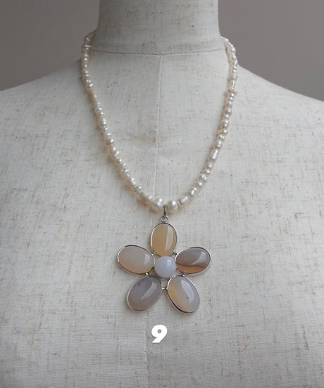 DESERT FLOWER (white)