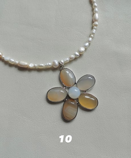 DESERT FLOWER (white)
