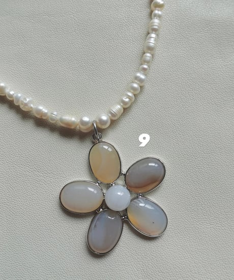 DESERT FLOWER (white)