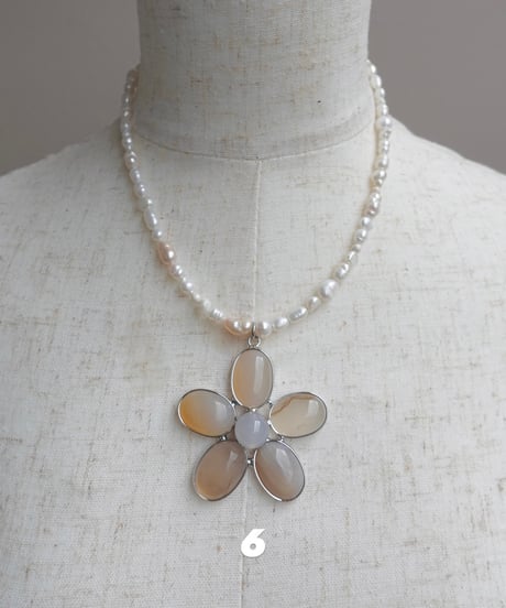 DESERT FLOWER (white)