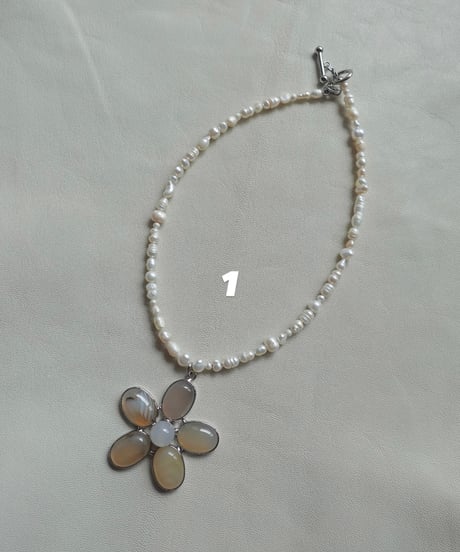 DESERT FLOWER (white)