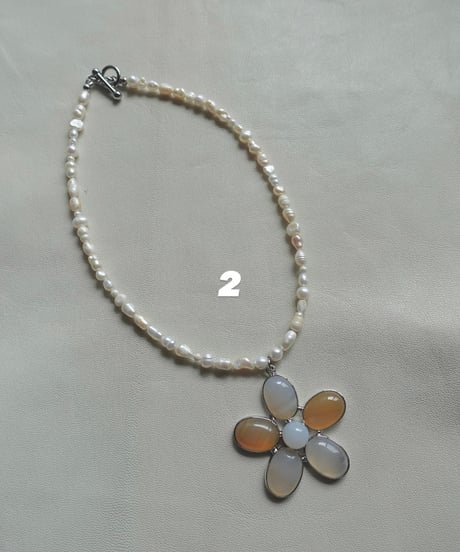 DESERT FLOWER (white)