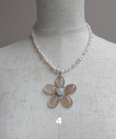 DESERT FLOWER (white)