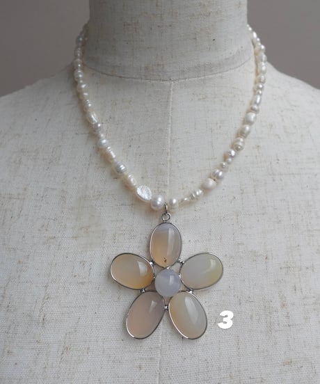 DESERT FLOWER (white)