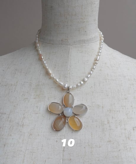 DESERT FLOWER (white)