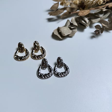 【charmaer】ハンマードドロップピアス