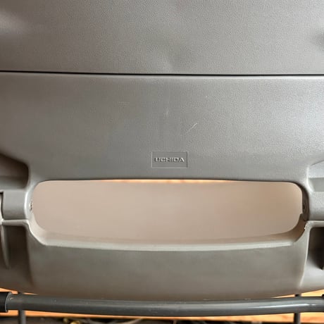 JAPAN USED  "UCHIDA" IRON FRAME PLASTIC STACKING CHAIR