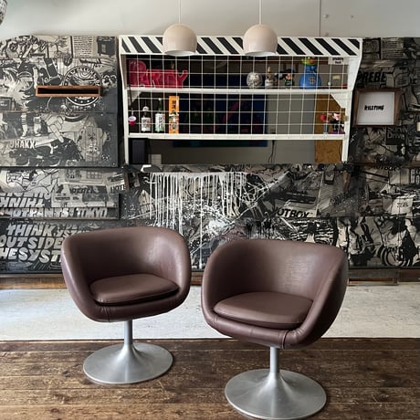 USED IRON FRAME LEATHER LOUNGE CHAIR