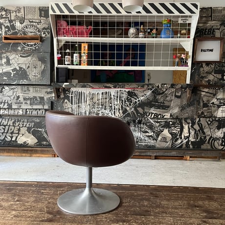 USED IRON FRAME LEATHER LOUNGE CHAIR