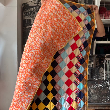 VINTAGE  70S POLYESTER PATCHWORK QUILT