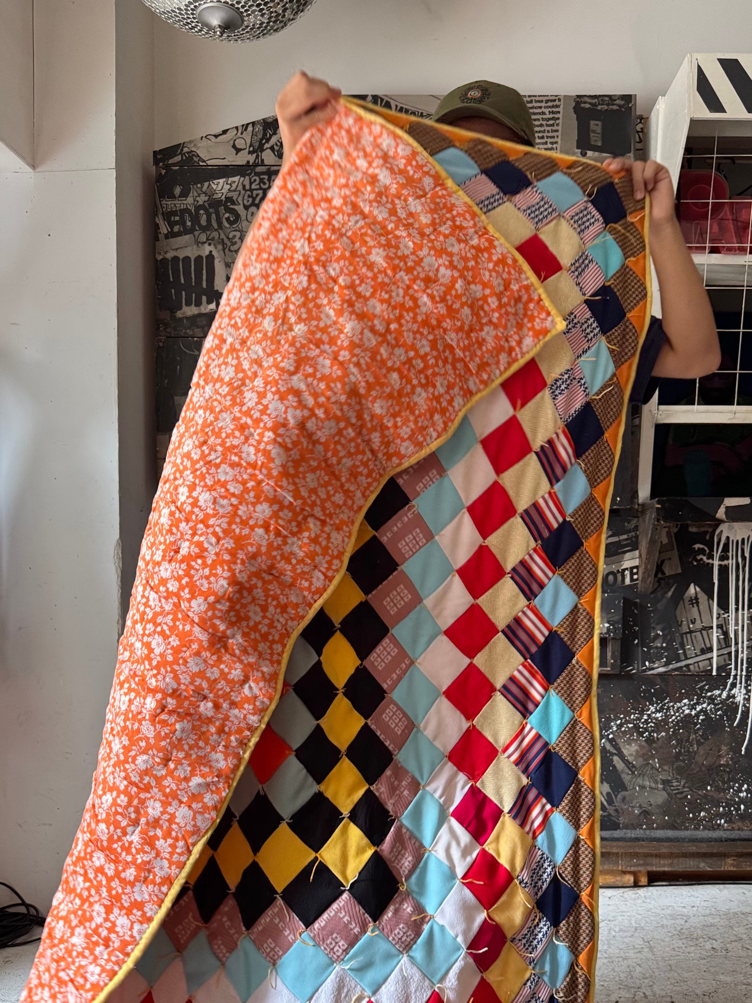 VINTAGE 70S POLYESTER PATCHWORK QUILT | CopyAr