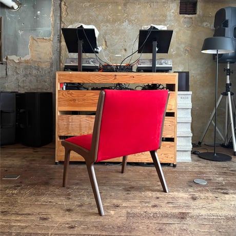 USED  WOODEN FRAME FABRIC LOUNGE CHAIR