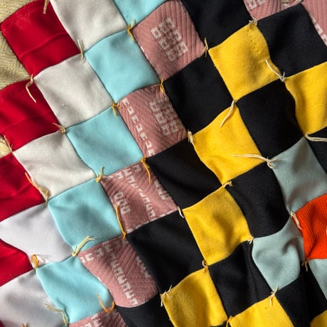 VINTAGE  70S POLYESTER PATCHWORK QUILT