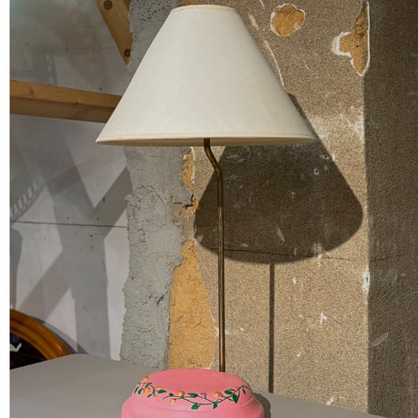 USED CERAMIC AND METAL FRAME TABLE LAMP