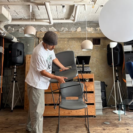 JAPAN USED  "UCHIDA" IRON FRAME PLASTIC STACKING CHAIR