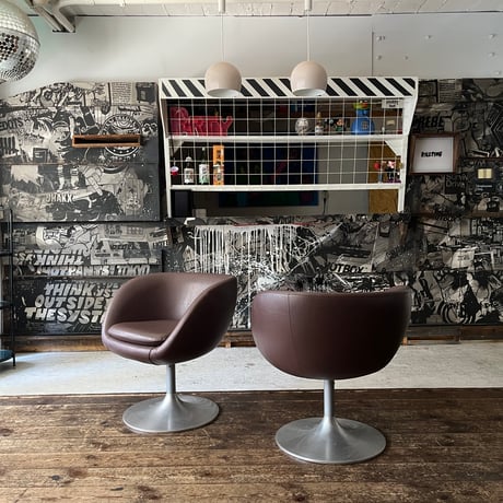 USED IRON FRAME LEATHER LOUNGE CHAIR