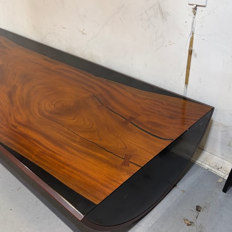 USED  WOODEN SINGLE BOARD LOW TABLE
