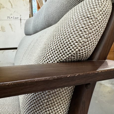 JAPAN USED “KARIMOKU” 2.5P WOODEN FLAME FABRIC SOFA