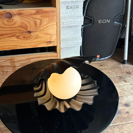 VINTAGE  80'S PLASTICS FRAME SHELL LAMP