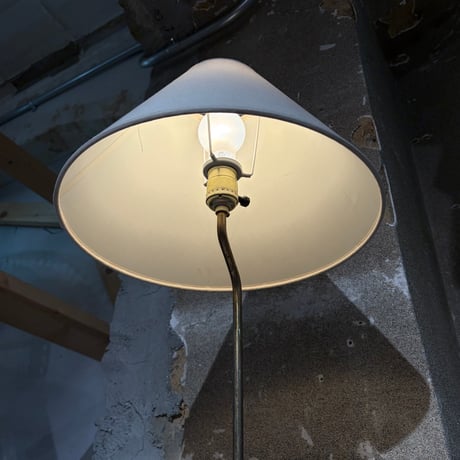 USED CERAMIC AND METAL FRAME TABLE LAMP