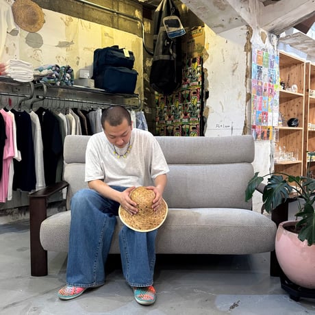JAPAN USED “KARIMOKU” 2.5P WOODEN FLAME FABRIC SOFA