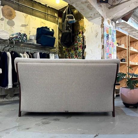 JAPAN USED “KARIMOKU” 2.5P WOODEN FLAME FABRIC SOFA
