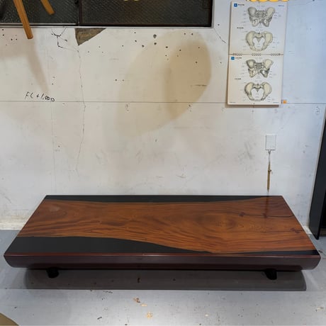 USED  WOODEN SINGLE BOARD LOW TABLE