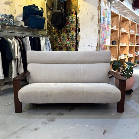 JAPAN USED “KARIMOKU” 2.5P WOODEN FLAME FABRIC SOFA