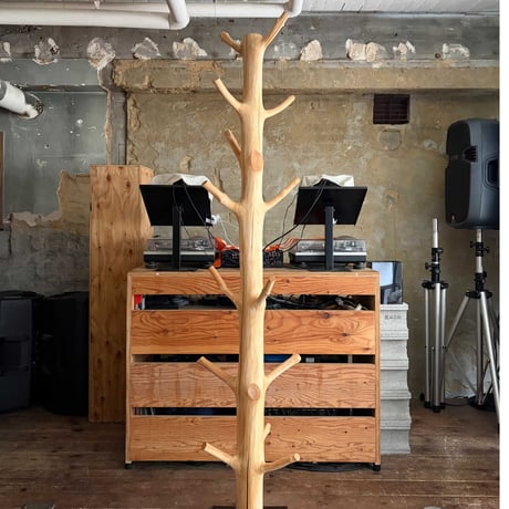 USED  WOODEN POLE HANGER