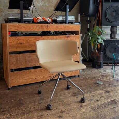 USED  IRON LEG VINYL LEATHER CASTER CHAIR