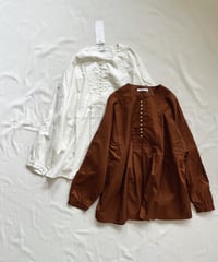 〈LAITERIE〉ちびボタンブラウス