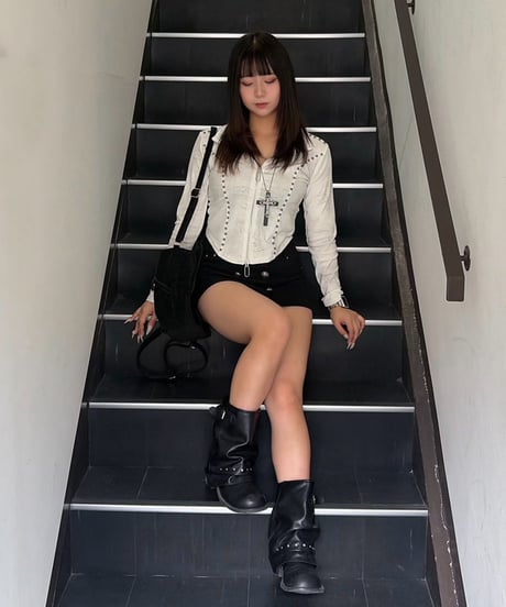 スタッズ　ジップトップス