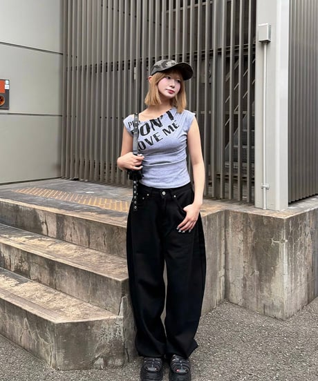 スタッズ　ワイドパンツ