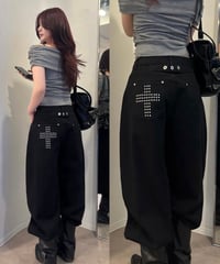 スタッズ　ワイドパンツ