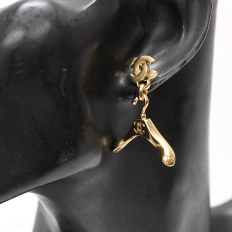 CHANEL CC Logo Hanger Motif Pierced Earrings Gold-toned 02P #75976