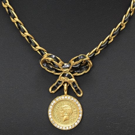 CHANEL Bow & Medal Pendant Necklace Gold-toned 95P #76580