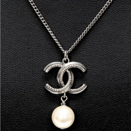 CHANEL CC Logo Pendant Necklace Faux Pearl Silver-toned Black B11A #75671